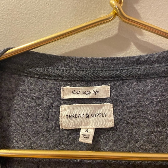 Thread & Supply that cozy life Aliza star print top size S gray & black. {211} - Picture 11 of 13